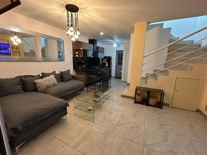 Tulipanes Pool AC WiFi