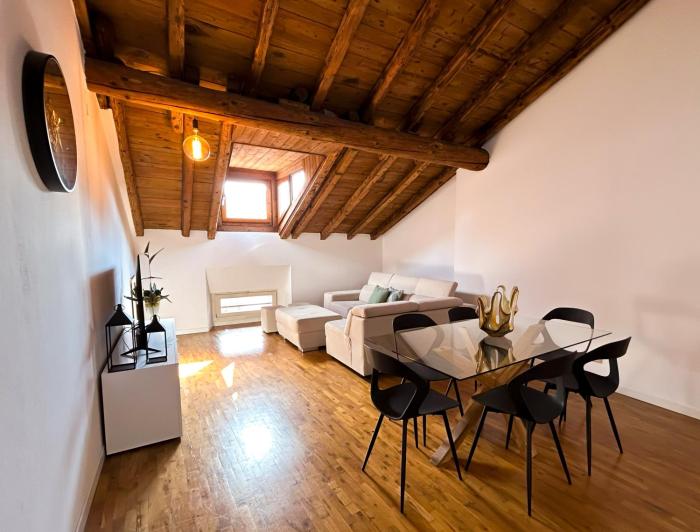 Loft mansardato sullo skyline di Bergamo