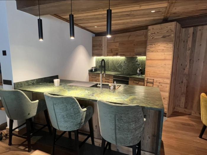 Nouveau appartement 3 chambres, parking et WIFI à Val-dIsère - FR-1-519-41