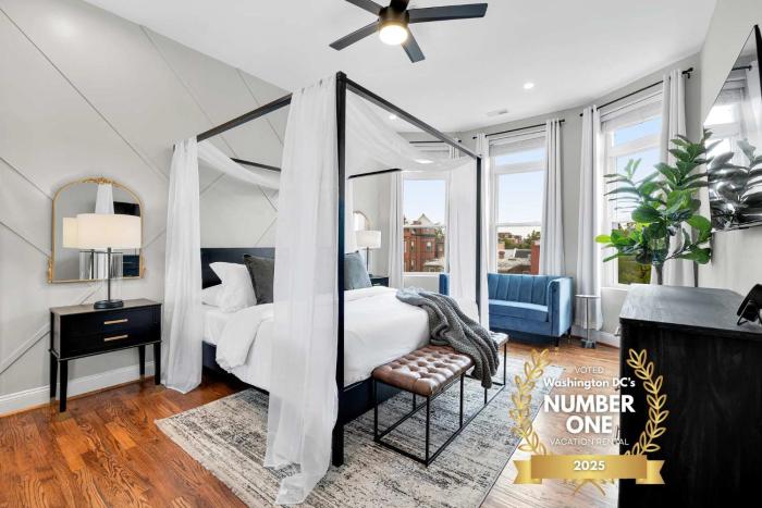 Luxury 4-BR with Free Parking in Heart of DC - Steps to Metro