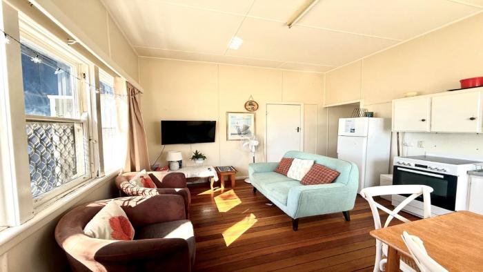 Twin Dolphins 2, 2 - 18 Clarence St