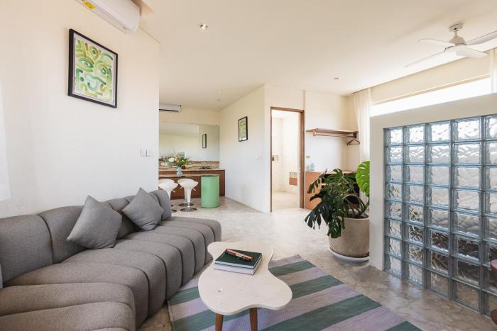 1BR Gem Fully Furnished Great Location