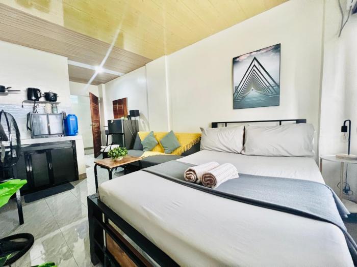 Complete Amenities Cozy Studio with Balcony