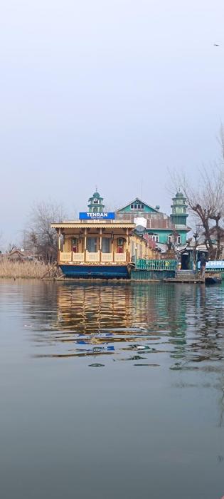 Tehran House boat