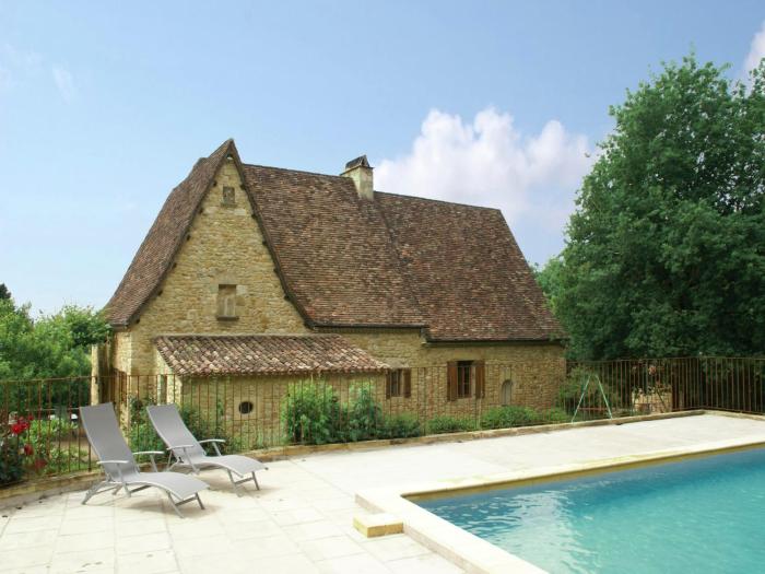 Luxurious Holiday Home in Domme with Swimming Pool