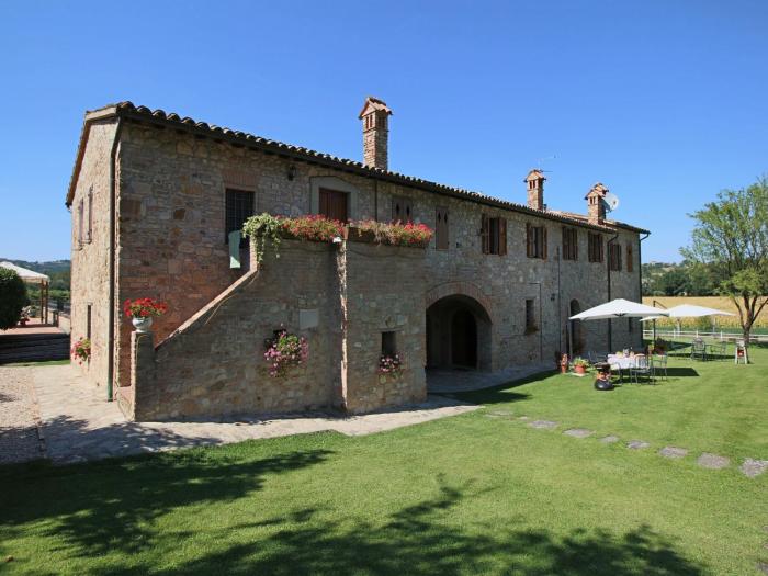 Apartment on farm amidst the Umbrian hills