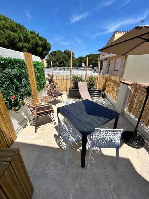 Le Crépuscule Terrace, beach