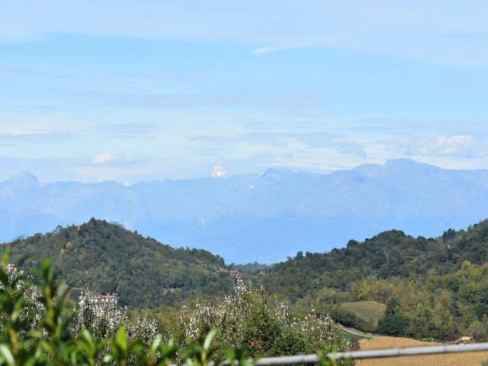 Holiday home in Asti with a lovely hill view from the garden
