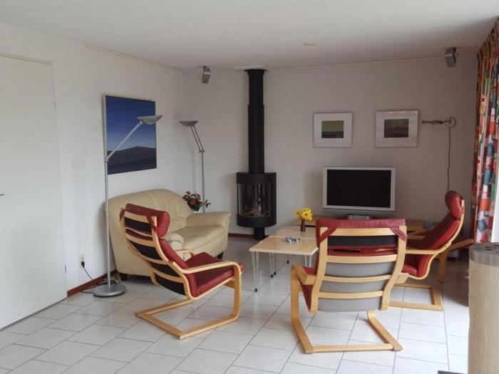 bungalow for 6 people, near the beach