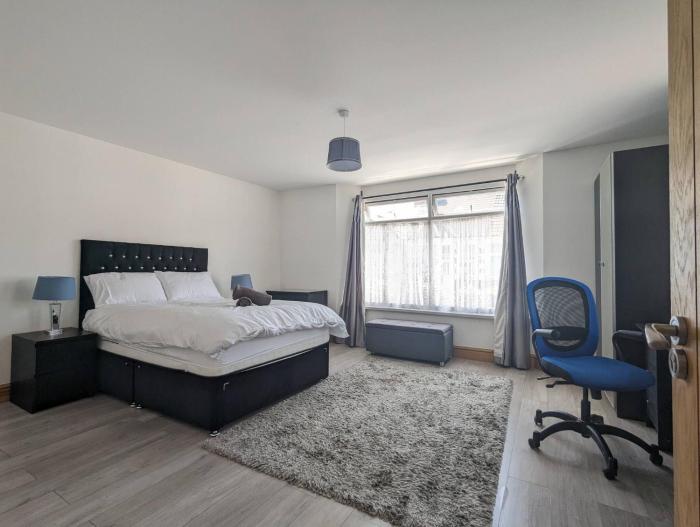 Family-sized comfort - Walk to Lake City Centre