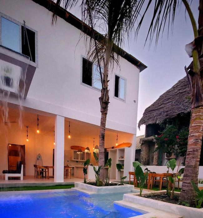 Waterfall Villa Private 4 Bedroom Double Storey Villa garden & pool just steps to Paje Beach Zanzibar WIFI AC TV Generator & housekeeping