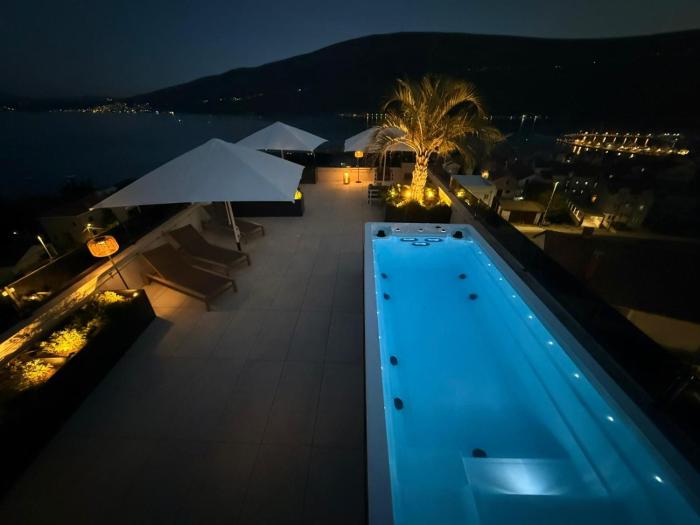 Penthouse Apartment mit Meerblick in der Bucht von Kotor mit Pool Area- 400m bis zum Strand