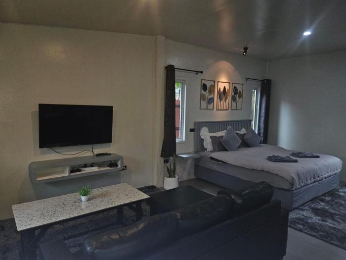 Tropical Hideaway Close to the Beach