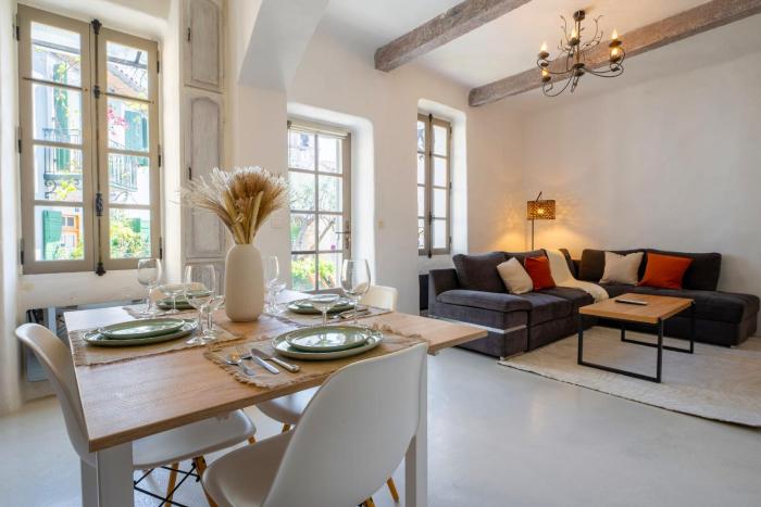 L’oustaou de Ventabren Village Square