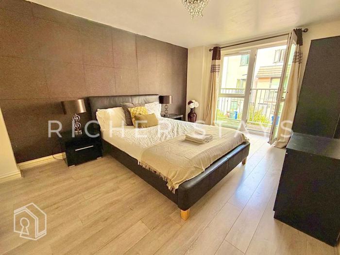 Modern 4BR Home in Grays