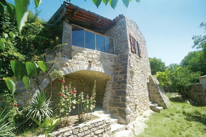 Hilltop Hideaway near Beaulieu