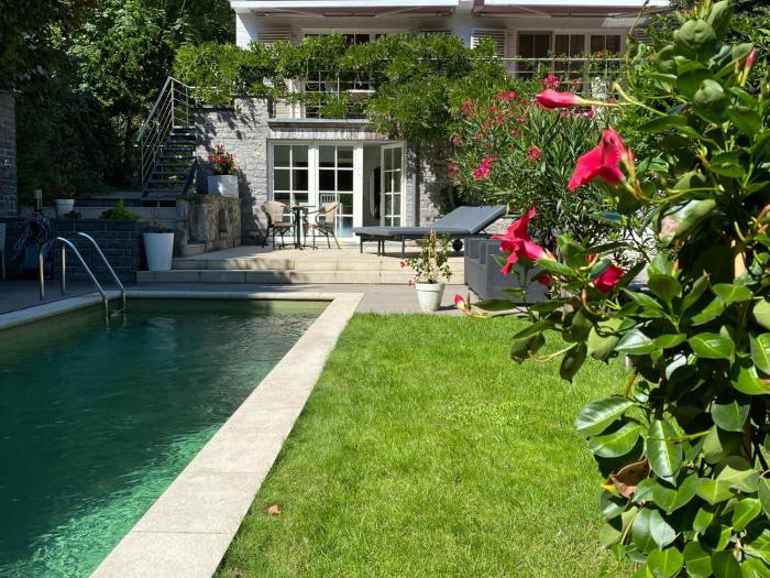 Studio swimming pool BXL