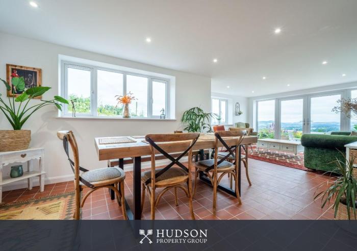 Modern Snitton Cottage & Gardens