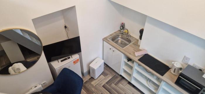 Loft Style-1Br-WalkinShower-WiFi-Central Cork