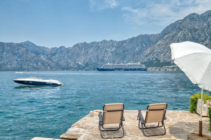 Waterfront Palace apartment by MN Property