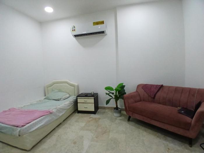 Room with private bathroom in a flat-ladies only