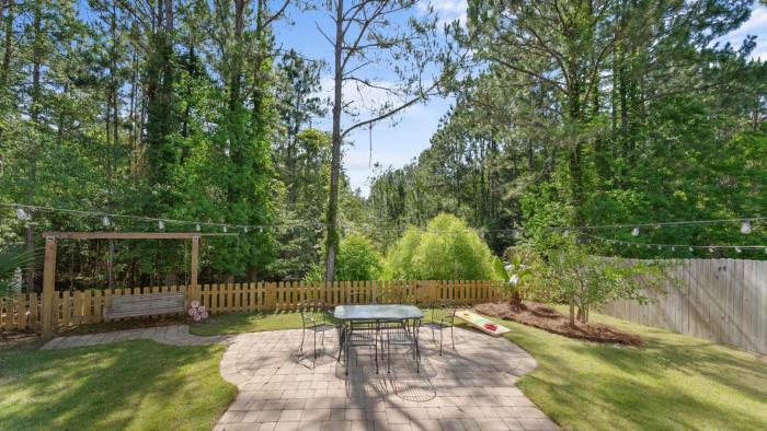 Spacious Laid-Back Hideaway Pets Allowed Enjoy Back Yard Modern Fixtures Plus Free Daily Activity Tickets