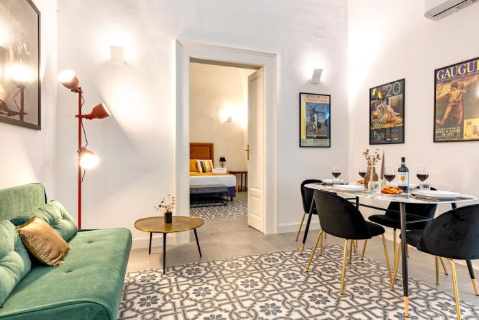 The Most HISTORIC Apartment in the CENTRE of BARI near Parking