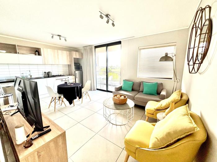 Luxe Waters Edge apt next to Canal Walk