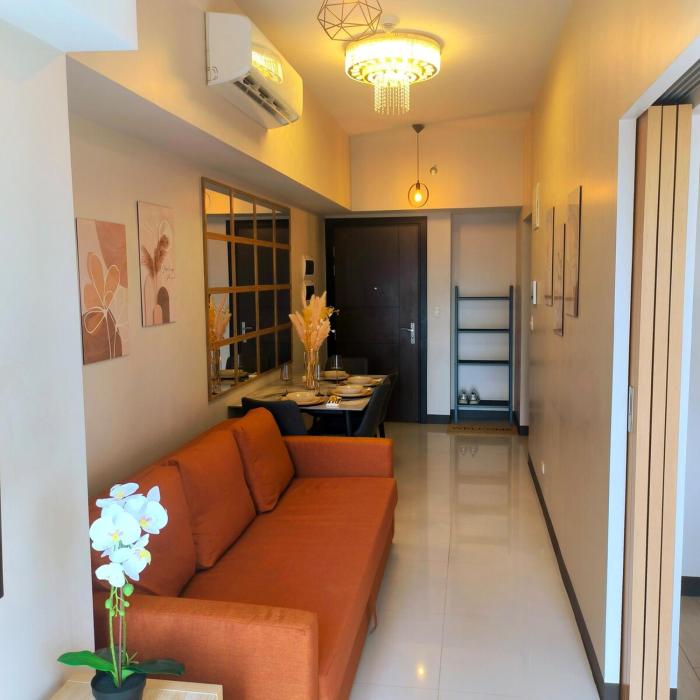 Cozy Modernistic 1 BR Uptown BGC