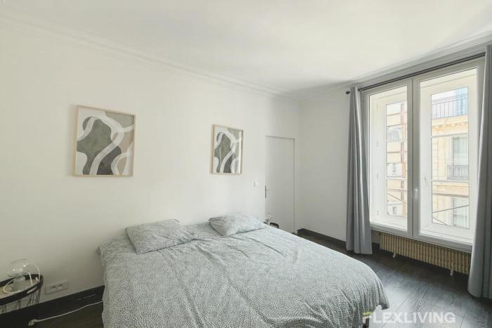 Superb 2 Elegant Room in the Heart of Paris’ 8th District
