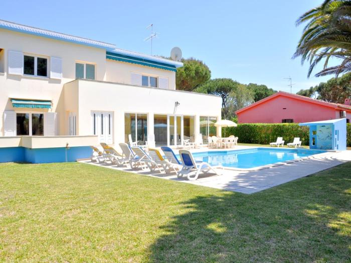 Villa in Vilamoura with Private Pool & BBQ