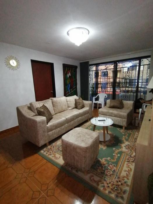 Habitación acogedora en ambiente familiar al norte de Medellín