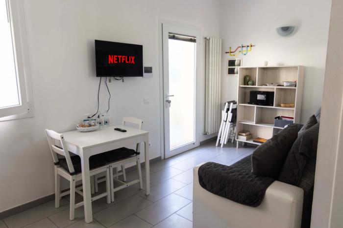 Lillis sunshine apartment