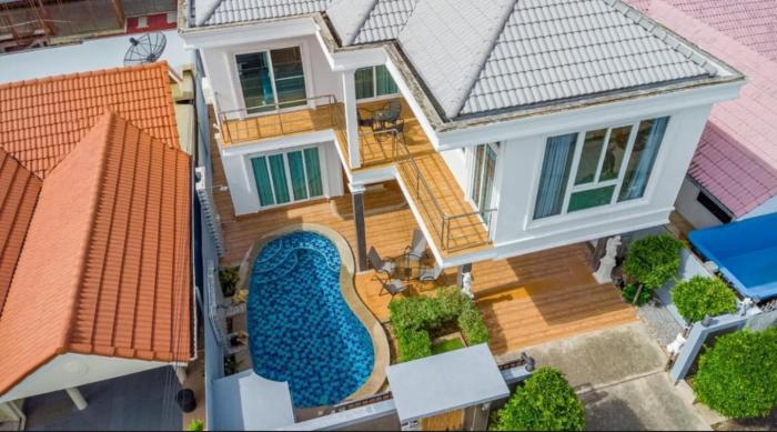 G sunflowe pool villa central