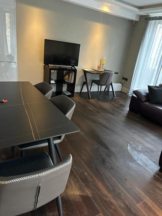 2 en-suite bedroom apartment central London 2RS