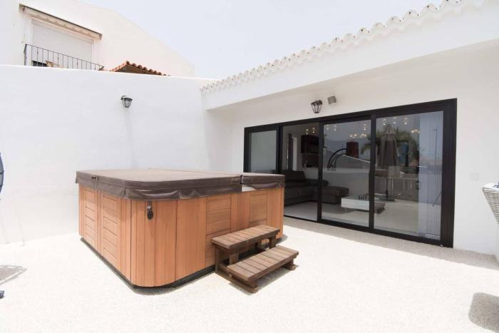 Modern 3 Bedroom Villa Jaccuzi