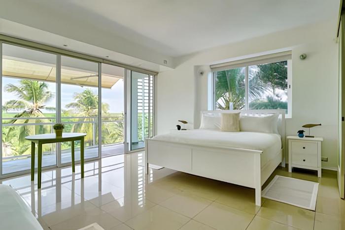 Beachfront cozy & huge Apartment for family trip