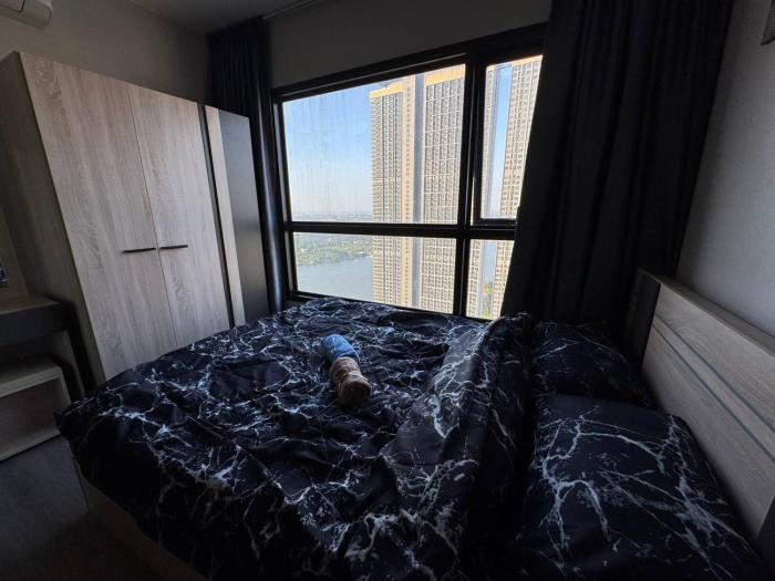 Luxury Riverside condo