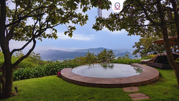 Casa Mahalo Views and Comfort El Santuario 4 BR