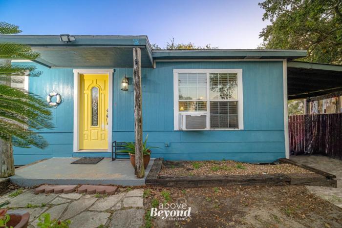 Balmy Blue Beachy Bungalow