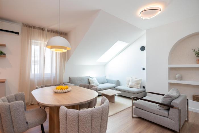 Brand new & stylish beachfront apartment next to Bacvice beach