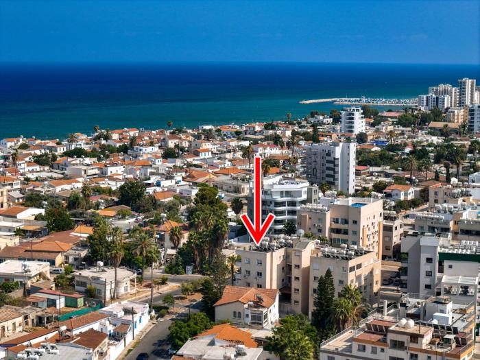 Large apartment close to Finikoudes Beach with 2 balconies