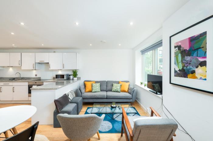 Large Bright 4-Bedroom Flat, heart of Shoreditch, large balcony