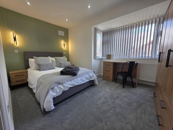 House - Sleeps 4 - Parking - Garden - City Centre