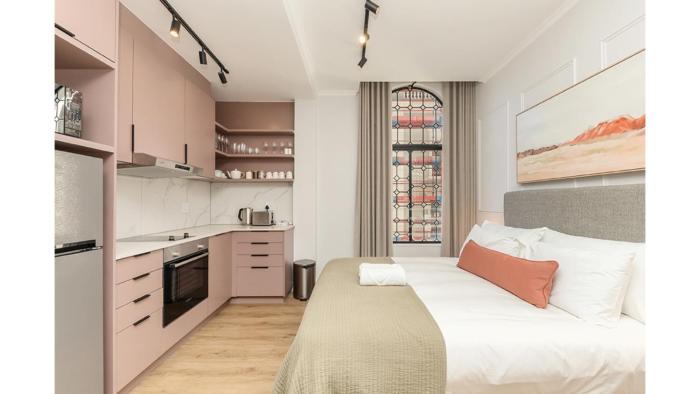 Contemporary Studio in the Vibrant City Core