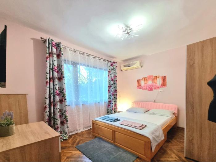 Nickys Apartment - with Private Parking in Center