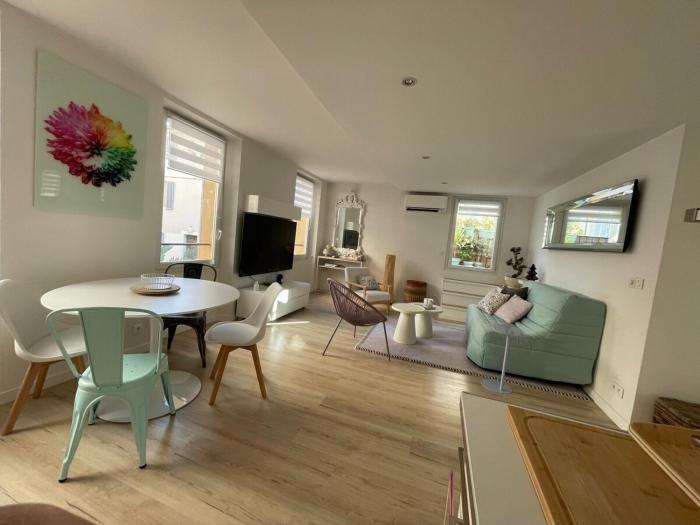 Bandol Centre Ville T2 terrasse parking privatif couvert