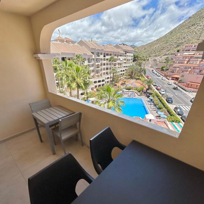 Pool view 2 bed duplex in Castle Harbour C207