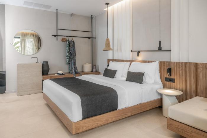 Hospi Living Stalis Beachfront Suites with Heated Jacuzzi
