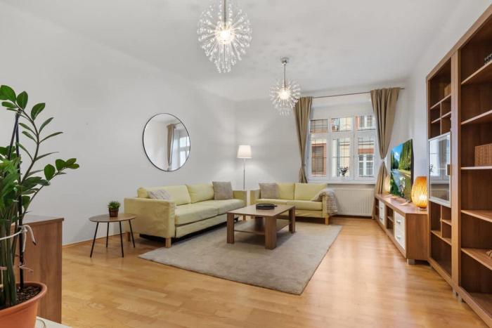 Grand Elegant Family Stay - AC, Netflix & Old Town
